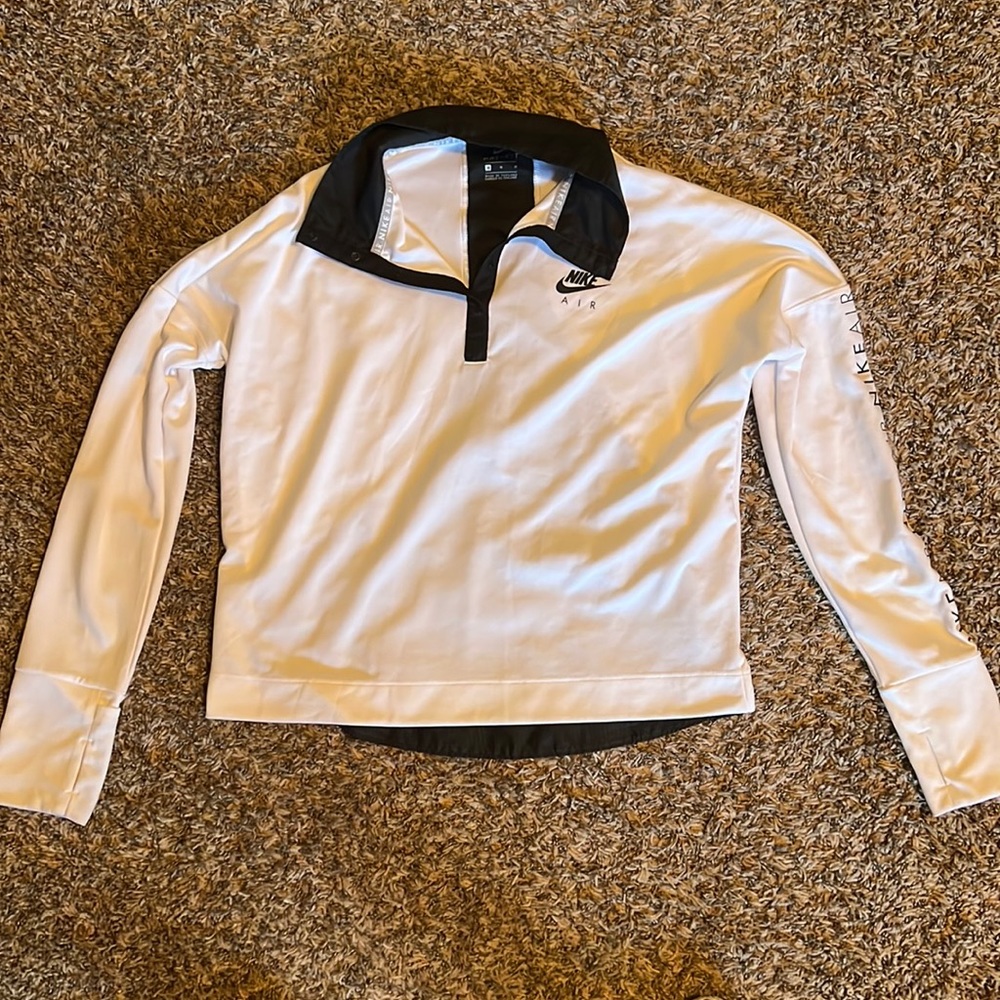 Nike light weight pullover size medium women lightly used